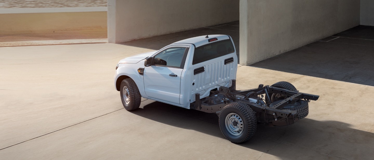 ford ranger_chassiscab eu 3_RAN_M_L_52355 21x9 2160x925 bb in a hall of concrete bb np3