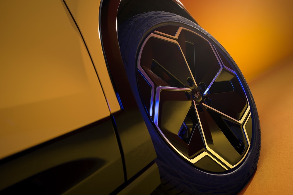 ford CX740L eu ALLOY_WHEELS_columncard 1000x667 1000x667 detail on alloy wheels